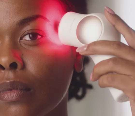 Charger la vidéo : TheraFace PRO - soin du visage - luminothérapie LED - 2 coloris - Therabody